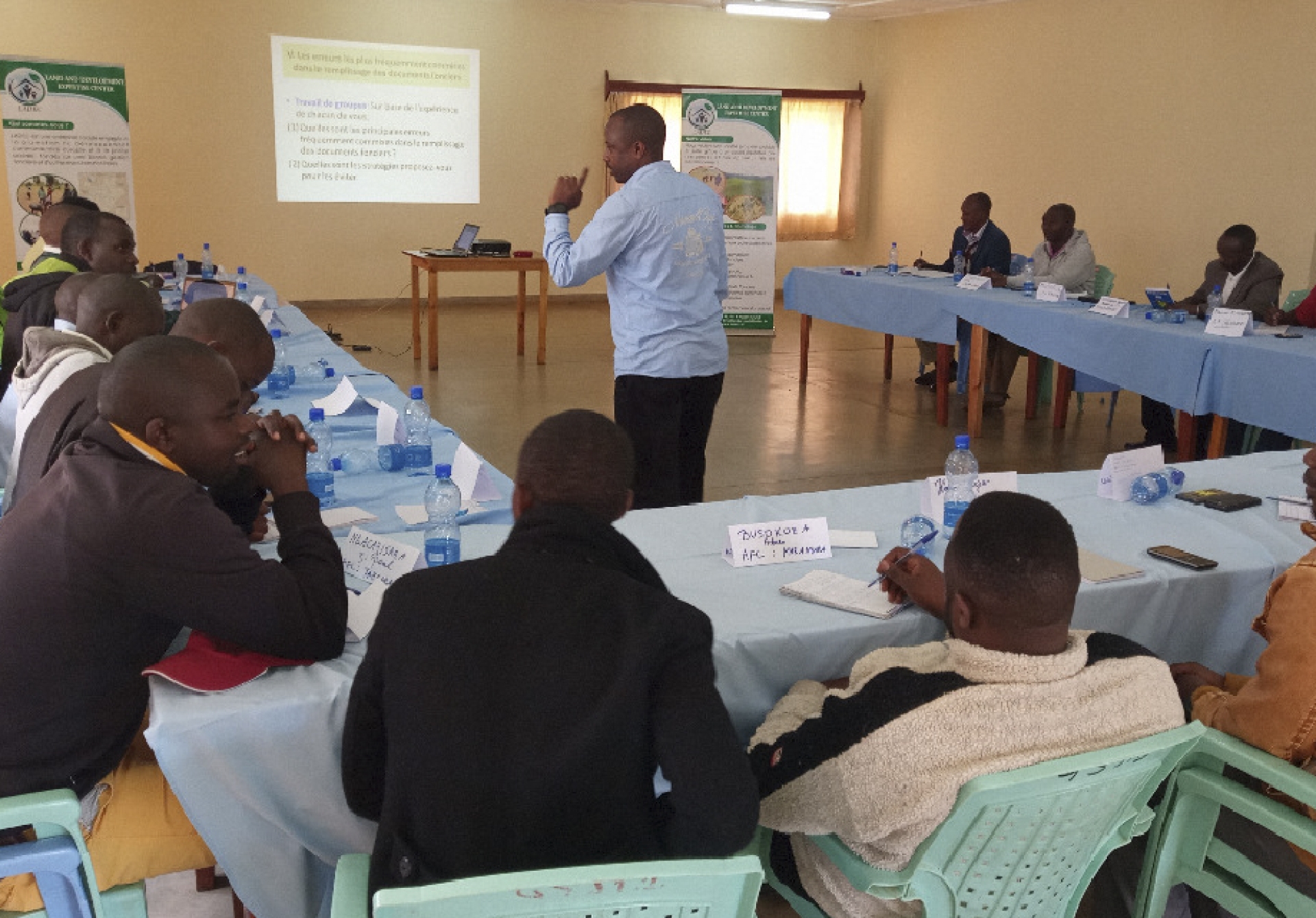 Formation au métier d'agent foncier communal dans les communes Buhinyuza et Isare.